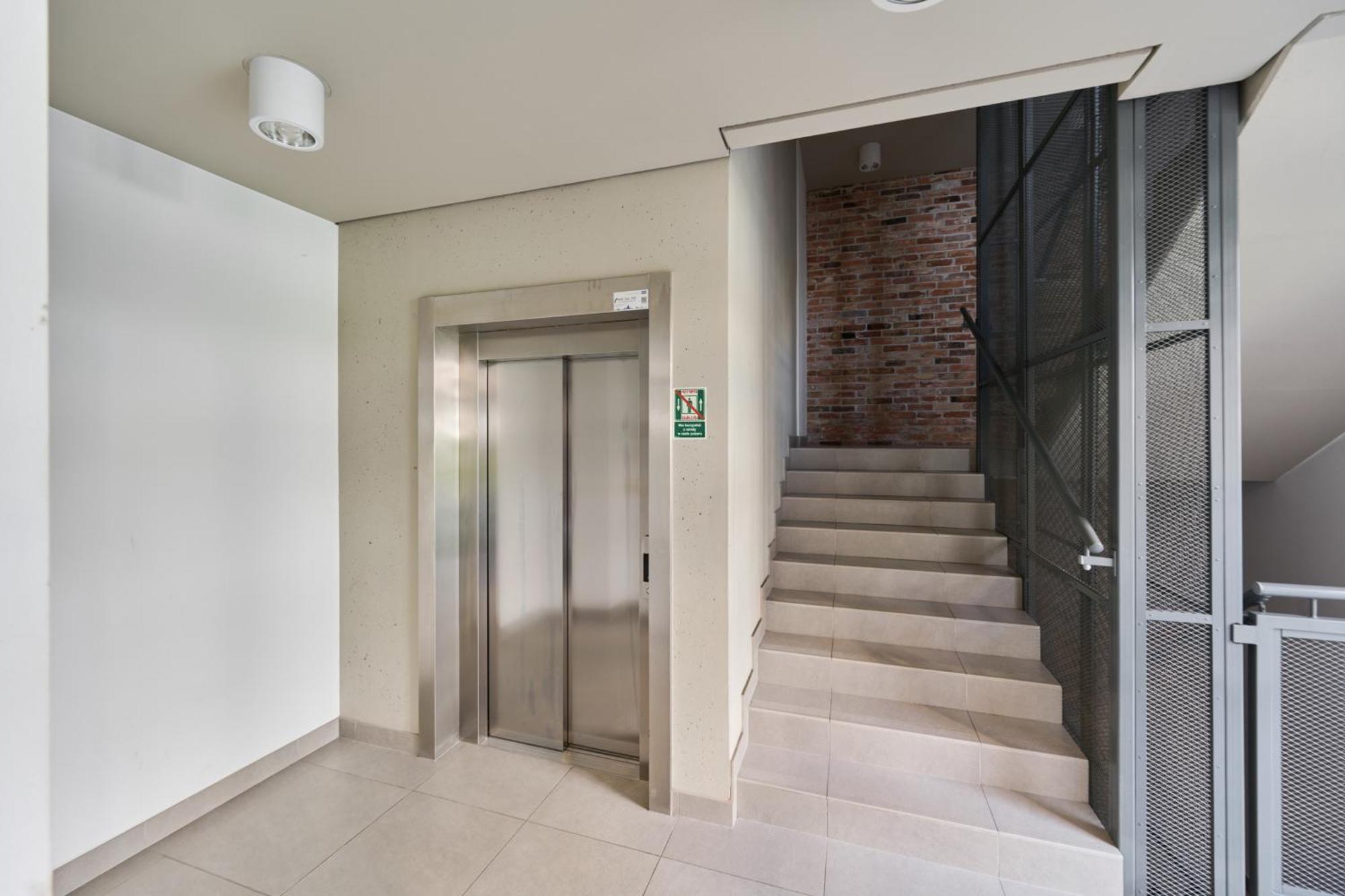 Stylish Kosciuszki Apartaments Near The Market Square With Free Garage Wroclaw By Noclegi Renters Exterior foto